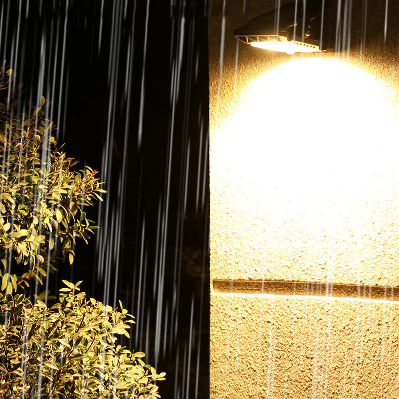 🌿 Solar clip light with motion sensor – Perfect for gardens, balconies, and patios! 🏡✨
