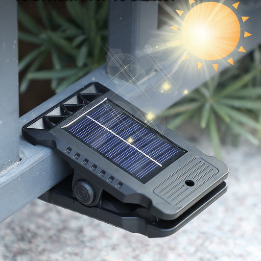 🌿 Solar clip light with motion sensor – Perfect for gardens, balconies, and patios! 🏡✨