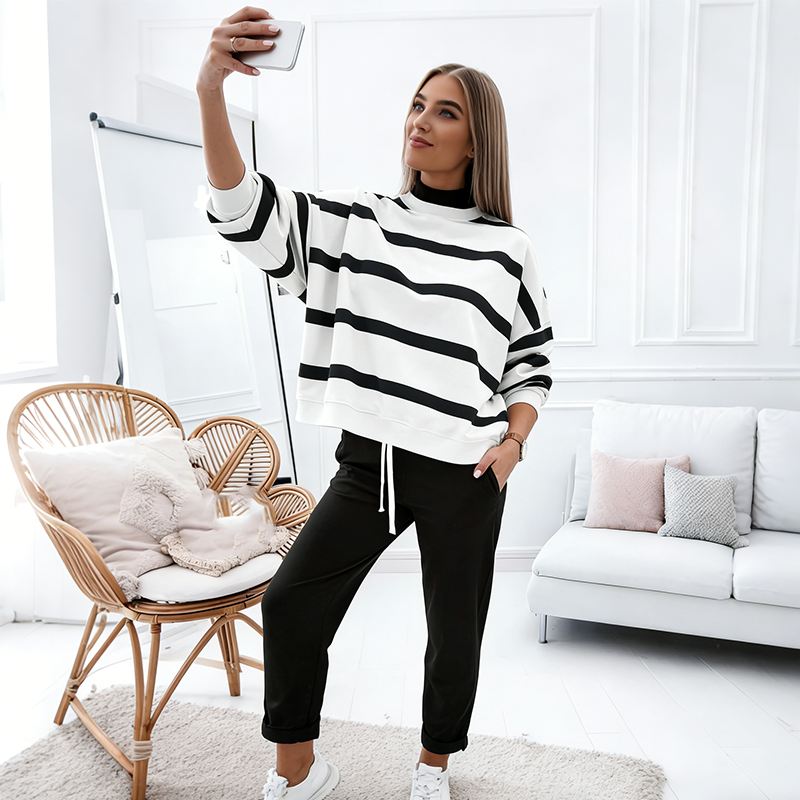 👚 60% OFF NOW ! 💕 Women's Striped 2-Piece Tracksuit Set – Soft & Stretchy Fabric, Relaxed Fit & Perfect for Loungewear ✨