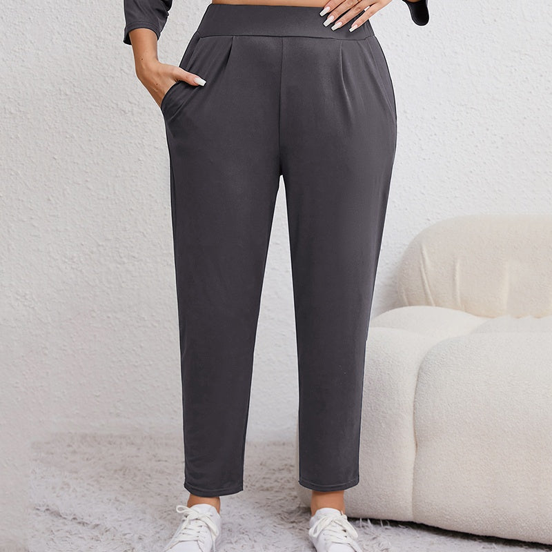 Women's Plus Size Tapered Pants with Pockets